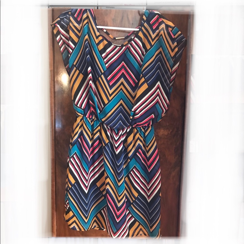 Beautiful above knee dress!